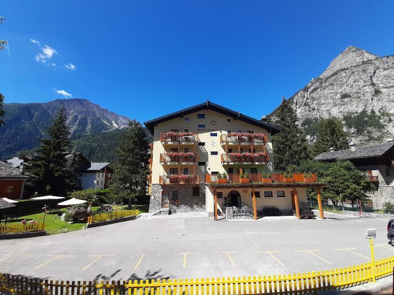 Hotel Crampon Courmayeur Exterior photo